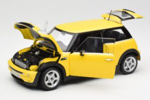 Mini Cooper One R50 Аеродинамичен Пакет Жълт Kyosho 1:18 80430148553 Метал — снимка 2 от 8