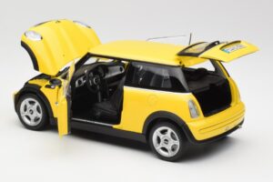 Mini Cooper One R50 Аеродинамичен Пакет Жълт Kyosho 1:18 80430148553 Метал — снимка 5 от 8