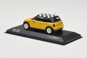 MINI One R50 Жълт Minichamps 1:43 431138104 Метал — снимка 3 от 5