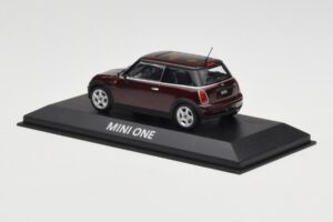 Mini One R50 Тъмно Червено С Черен Покрив Minichamps 1:43 MINI008 Метал — снимка 3 от 5