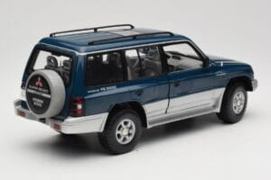 Mitsubishi Pajero V20 LWB Син и Сребрист Sun Star 1:18 1212 Метал — снимка 3 от 8