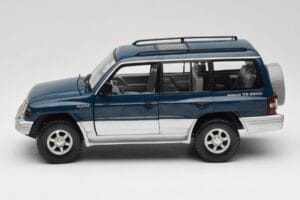 Mitsubishi Pajero V20 LWB Син и Сребрист Sun Star 1:18 1212 Метал — снимка 4 от 8