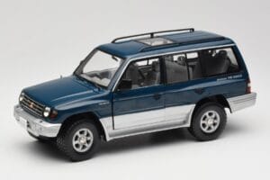 Mitsubishi Pajero V20 LWB Син и Сребрист Sun Star 1:18 1212 Метал
