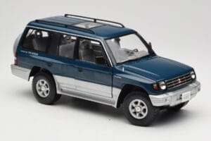 Mitsubishi Pajero V20 LWB Син и Сребрист Sun Star 1:18 1212 Метал — снимка 6 от 8