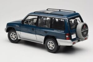 Mitsubishi Pajero V20 LWB Син и Сребрист Sun Star 1:18 1212 Метал — снимка 7 от 8