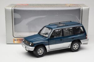 Mitsubishi Pajero V20 LWB Син и Сребрист Sun Star 1:18 1212 Метал — снимка 8 от 8