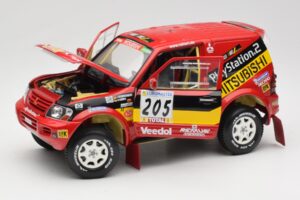 Mitsubishi Pajero Rallye Raid #205 Paris-Dakar Rally 2001 Solido 1:18 9022 Метал — снимка 2 от 8