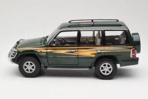 Mitsubishi Pajero V20 LWB Зелен Sun Star 1:18 1225 Метал — снимка 4 от 8
