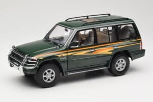 Mitsubishi Pajero V20 LWB Зелен Sun Star 1:18 1225 Метал