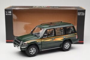 Mitsubishi Pajero V20 LWB Зелен Sun Star 1:18 1225 Метал — снимка 8 от 8
