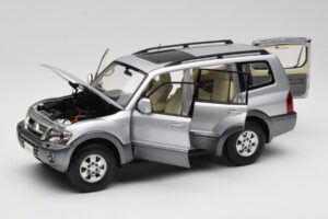 Mitsubishi Pajero V73 Син YC Model 1:18 241218040102010209 Метал — снимка 2 от 8
