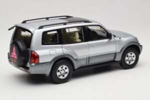 Mitsubishi Pajero V73 Син YC Model 1:18 241218040102010209 Метал — снимка 3 от 8