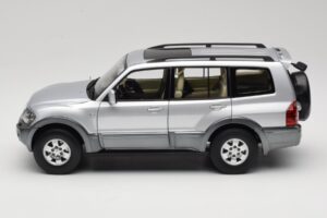 Mitsubishi Pajero V73 Син YC Model 1:18 241218040102010209 Метал — снимка 4 от 8