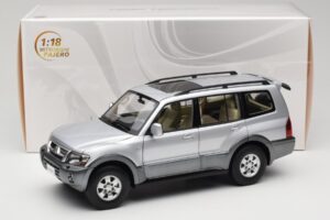 Mitsubishi Pajero V73 Син YC Model 1:18 241218040102010209 Метал — снимка 8 от 8
