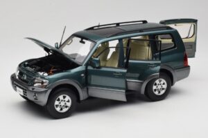 Mitsubishi Pajero V73 Зелен YC Model 1:18 241218040101010215 Метал — снимка 2 от 8