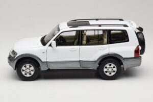 Mitsubishi Pajero V73 Бял YC Model 1:18 241218040103010206 Метал — снимка 4 от 8