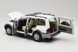 Mitsubishi Pajero V73 Бял YC Model 1:18 241218040103010206 Метал — снимка 5 от 8