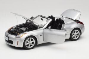 Nissan 350Z Z33 Roadster Diamond Сребрист AUTOart 1:18 77371 Метал — снимка 2 от 8