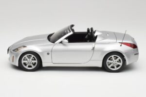 Nissan 350Z Z33 Roadster Diamond Сребрист AUTOart 1:18 77371 Метал — снимка 4 от 8