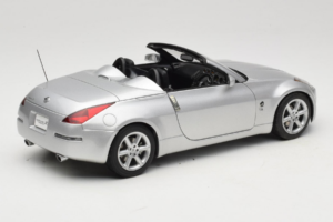 Nissan Fairlady Z Z33 Roadster Diamond Silver AUTOart 1:18 77376 Метал — снимка 3 от 8