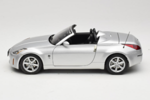 Nissan Fairlady Z Z33 Roadster Diamond Silver AUTOart 1:18 77376 Метал — снимка 4 от 8