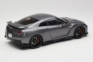 Nissan GT-R R35 Track Edition NISMO Gun Metallic MotorHelix 1:18 M83507 Метал — снимка 3 от 8