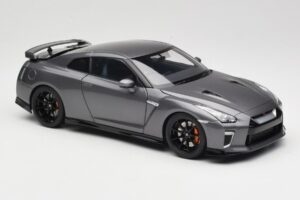 Nissan GT-R R35 Track Edition NISMO Gun Metallic MotorHelix 1:18 M83507 Метал — снимка 6 от 8