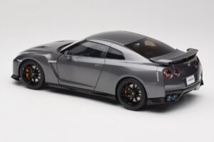 Nissan GT-R R35 Track Edition NISMO Gun Metallic MotorHelix 1:18 M83507 Метал — снимка 7 от 8