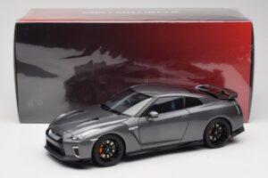 Nissan GT-R R35 Track Edition NISMO Gun Metallic MotorHelix 1:18 M83507 Метал — снимка 8 от 8