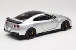 Nissan GT-R R35 Track Edition NISMO T-Spec Ultimate Metal Silver MotorHelix 1:18 M83517 Метал — снимка 3 от 8