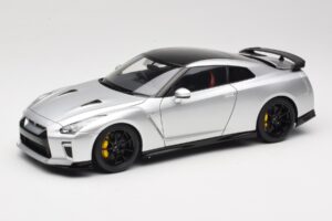 Nissan GT-R R35 Track Edition NISMO T-Spec Ultimate Metal Silver MotorHelix 1:18 M83517 Метал