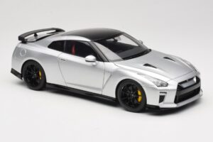 Nissan GT-R R35 Track Edition NISMO T-Spec Ultimate Metal Silver MotorHelix 1:18 M83517 Метал — снимка 6 от 8