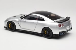 Nissan GT-R R35 Track Edition NISMO T-Spec Ultimate Metal Silver MotorHelix 1:18 M83517 Метал — снимка 7 от 8