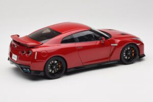 Nissan GT-R R35 Track Edition NISMO Vibrant Red MotorHelix 1:18 M83511 Метал — снимка 3 от 8
