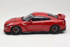 Nissan GT-R R35 Track Edition NISMO Vibrant Red MotorHelix 1:18 M83511 Метал — снимка 4 от 8