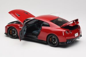 Nissan GT-R R35 Track Edition NISMO Vibrant Red MotorHelix 1:18 M83511 Метал — снимка 5 от 8