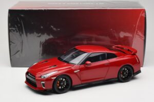 Nissan GT-R R35 Track Edition NISMO Vibrant Red MotorHelix 1:18 M83511 Метал — снимка 8 от 8