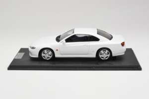 Nissan Silvia S15 Spec-S Бял Cracked Plexi One Model 1:18 REMC034 Метал