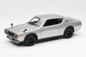 Nissan Skyline 2000 GT-R KPGC110 Сребрист Kyosho 1:18 08255S Метал