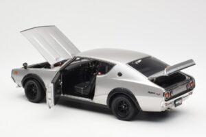 Nissan Skyline 2000 GT-R KPGC110 Сребрист Kyosho 1:18 08255S Метал — снимка 5 от 8