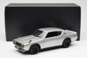 Nissan Skyline 2000 GT-R KPGC110 Сребрист Kyosho 1:18 08255S Метал — снимка 8 от 8