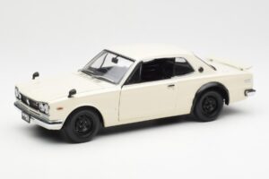 Nissan Skyline 2000 GT-R KPGC110 Бял Kyosho 1:18 08127W Метал