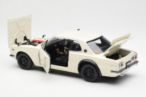 Nissan Skyline 2000 GT-R KPGC110 Бял Kyosho 1:18 08127W Метал — снимка 5 от 8