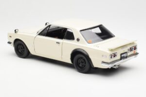 Nissan Skyline 2000 GT-R KPGC110 Бял Kyosho 1:18 08127W Метал — снимка 7 от 8