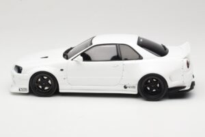 Nissan Skyline GT-R BNR34 by KRC Pearl White Otto 1:18 OT1135 Смола — снимка 3 от 6