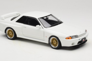 Nissan Skyline GT-R R32 V-Spec II Tuned Crystal White AUTOart 1:18 77416 Метал — снимка 6 от 8