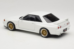 Nissan Skyline GT-R R32 V-Spec II Tuned Crystal White AUTOart 1:18 77416 Метал — снимка 7 от 8