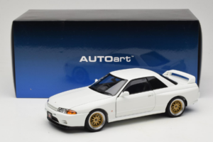Nissan Skyline GT-R R32 V-Spec II Tuned Crystal White AUTOart 1:18 77416 Метал — снимка 8 от 8