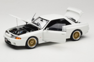 Nissan Skyline GT-R R32 V-Spec II Tuned Crystal White AUTOart 1:18 77416 Метал — снимка 2 от 8