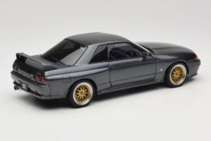 Nissan Skyline GT-R R32 V-Spec II Tuned Gun Grey Metallic AUTOart 1:18 77417 Метал — снимка 3 от 8